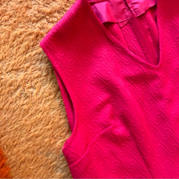 Vintage 60s 70s Cherry Red Sleeveless A-Line Dress – Textured Knit Mod Shift - Picture 4 of 9